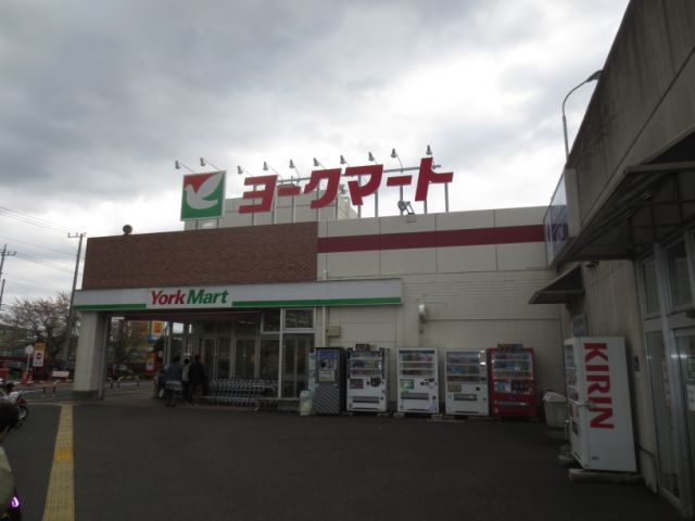 Supermarket. York Mart until the (super) 2000m