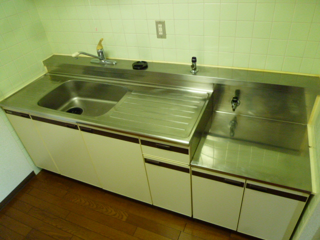 Kitchen. I tried a little spread on the basis of the voice of wife. 
