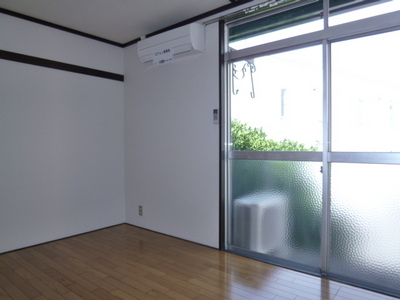Living and room. All season is a comfortable air-conditioned. 