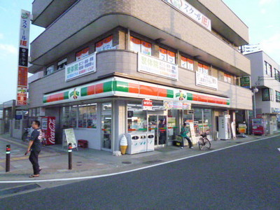 Convenience store. Thanks Aiko Ishida Station store (convenience store) up to 100m