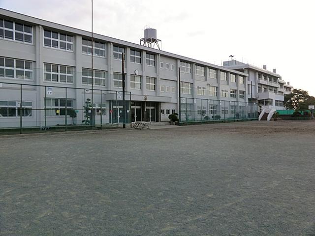 Primary school. Isehara Municipal Isehara until elementary school 812m