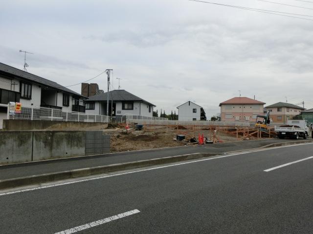 Local photos, including front road. Local (10 May 2013) Shooting