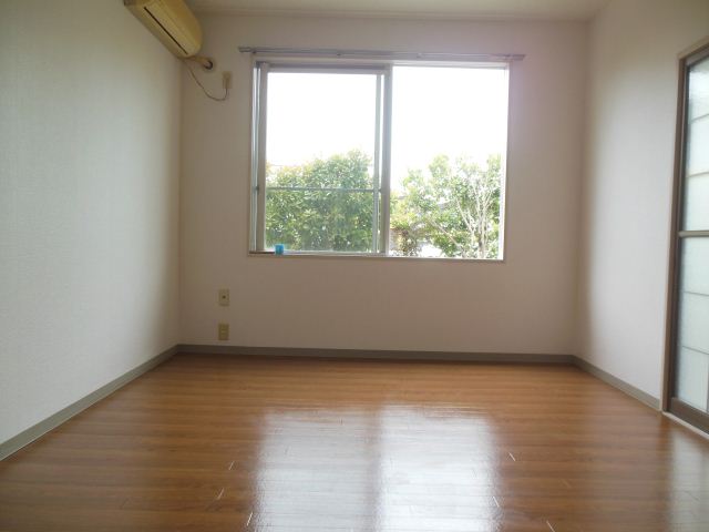 Living and room. The room next to the living room. It can also be used by connecting with the living.