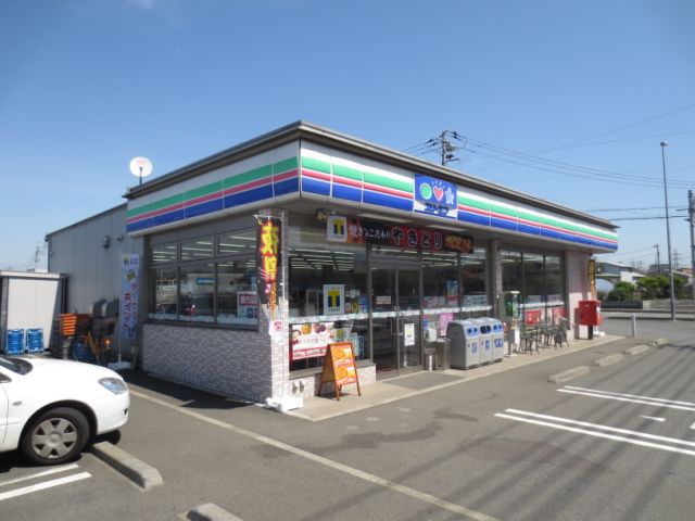Convenience store. Three F (convenience store) to 400m