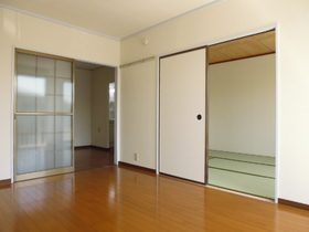 Living and room. From the south Western-style