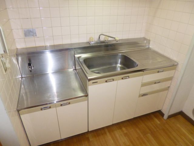 Kitchen. Gas stove can be installed