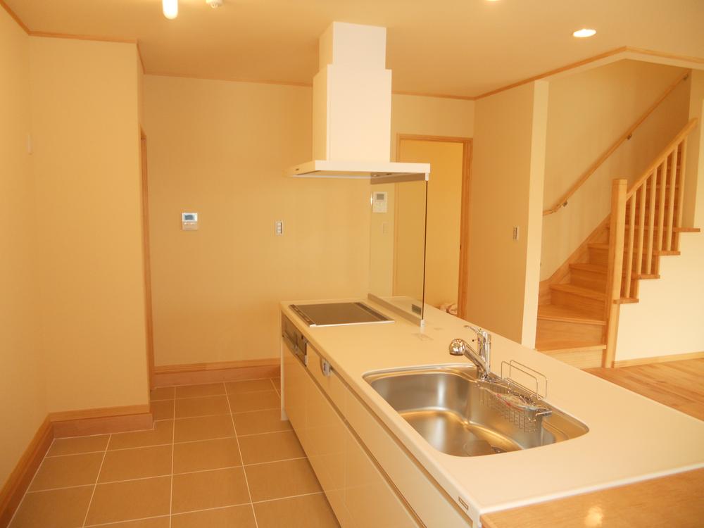 Kitchen. Very easy-to-use kitchen island (June 2013) Shooting