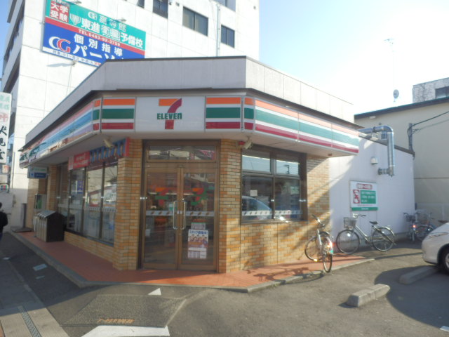 Convenience store. 113m to Seven-Eleven (convenience store)