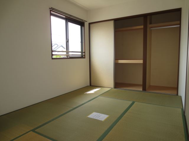 Living and room. 5 Pledge of Western-style. 