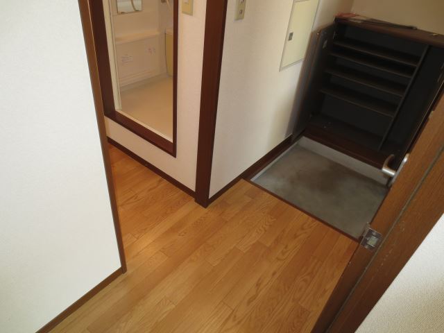 Entrance. It comes with storage. 