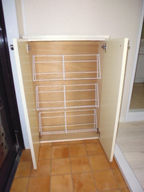 Entrance. With cupboard in the entrance