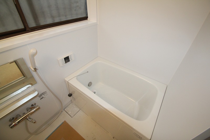 Bath. Good bathroom breathable have windows, Add-fired, New tub