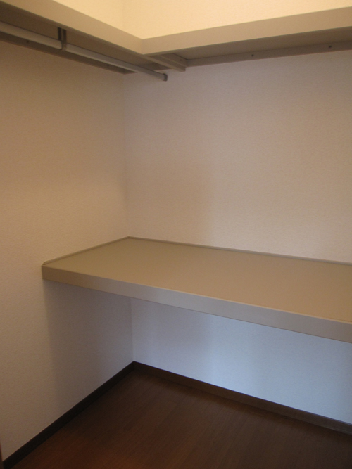 Receipt. Walk-in closet