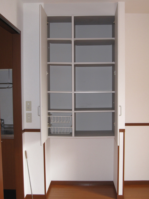 Receipt. Western-style closet in