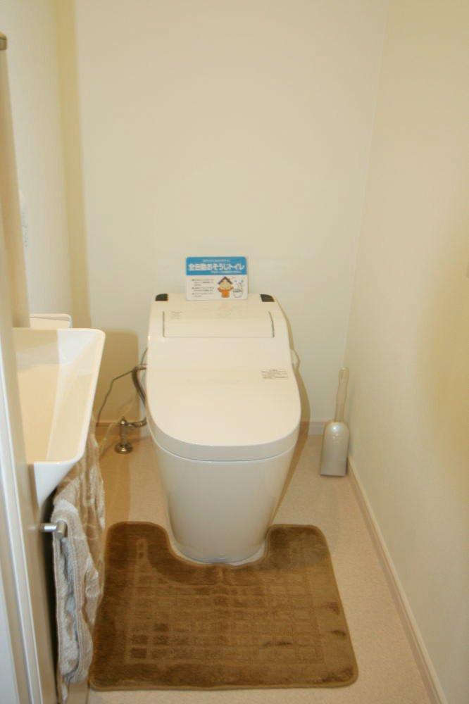 Toilet. Toilet that will clean your bubble every time the flow. It is clean Ease gap-less design and compact body size.