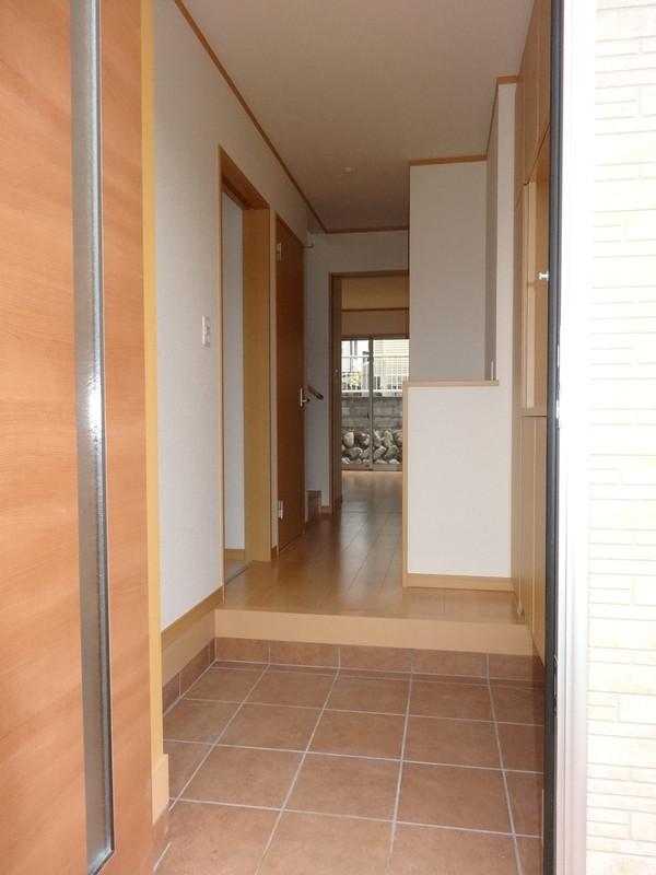 Entrance. Example of construction