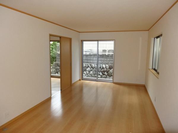 Same specifications photos (living). Example of construction