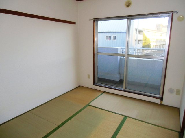 Other room space. After allese-style room will calm if Japanese.