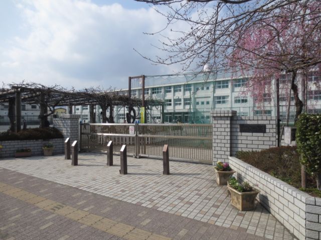 Primary school. Municipal Isehara until the elementary school (elementary school) 900m