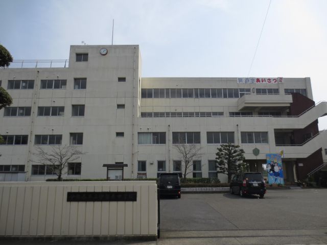 Junior high school. Municipal Isehara until junior high school (junior high school) 1400m