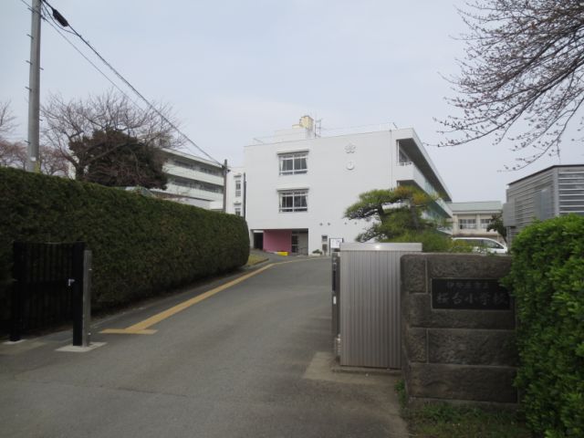 Primary school. Municipal Sakuradai up to elementary school (elementary school) 590m