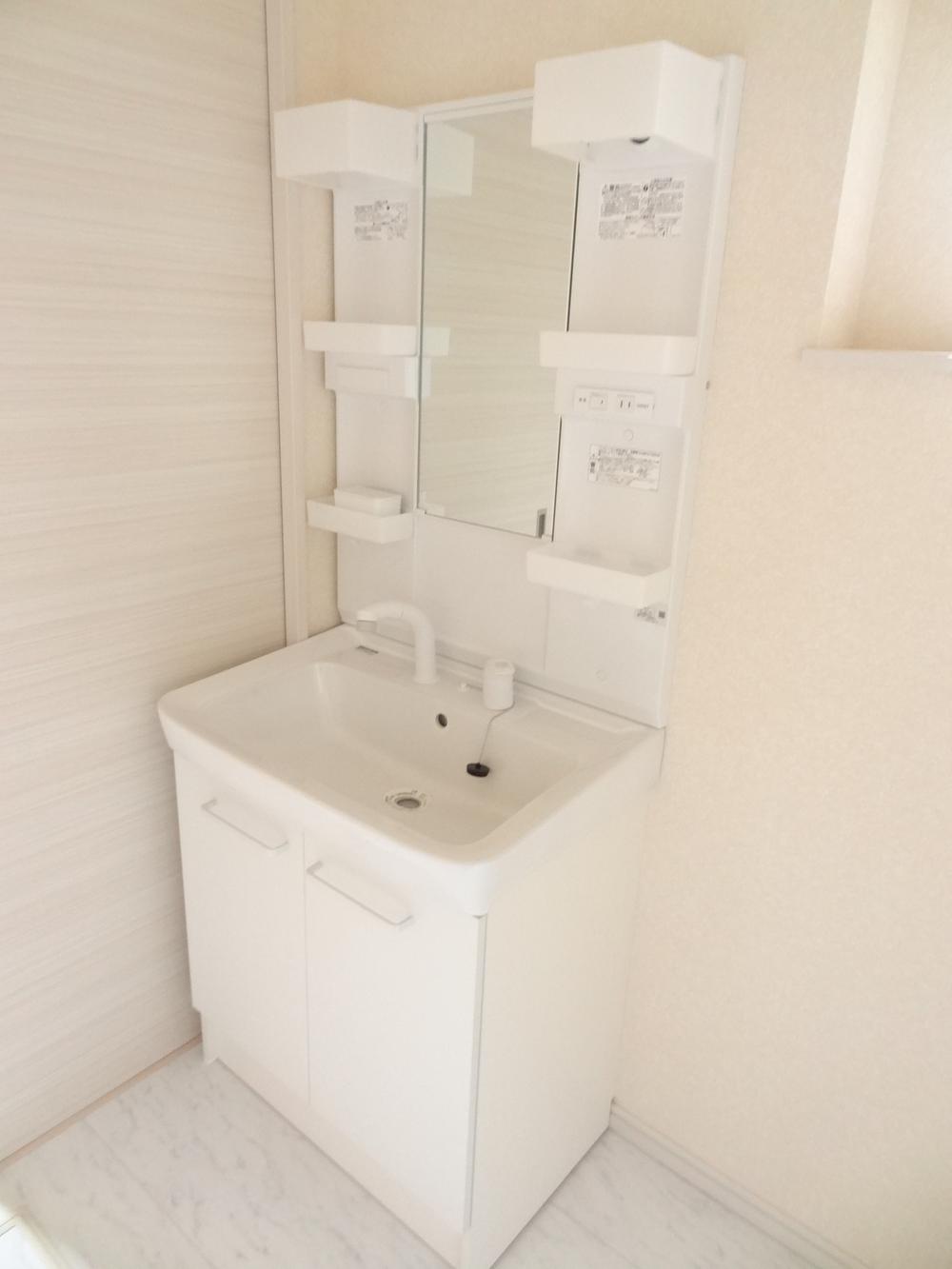 Wash basin, toilet. Indoor (July 2013) Shooting