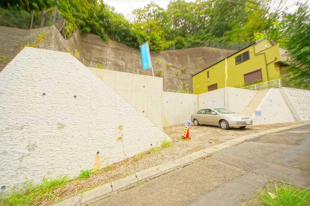 Local photos, including front road. Local (August 2013) Shooting, Green is rich in a quiet residential area.