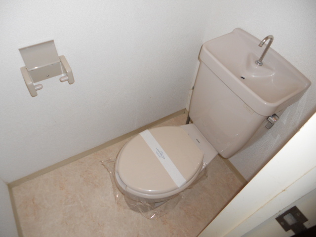 Toilet. No deals renewal fee! A quiet residential area