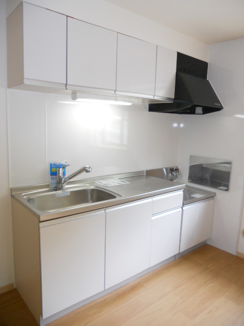 Kitchen. No deals renewal fee! A quiet residential area