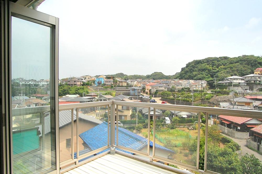 Balcony. Fresh wind to pass through a balcony. Great view to enjoy the scenery of "Kamakura" Yuku move.