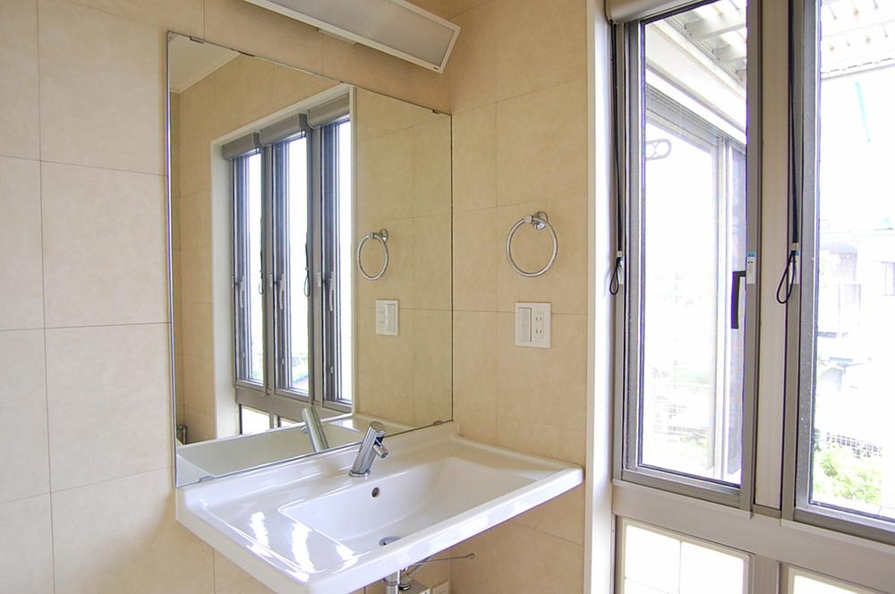 Other introspection. First floor washroom.