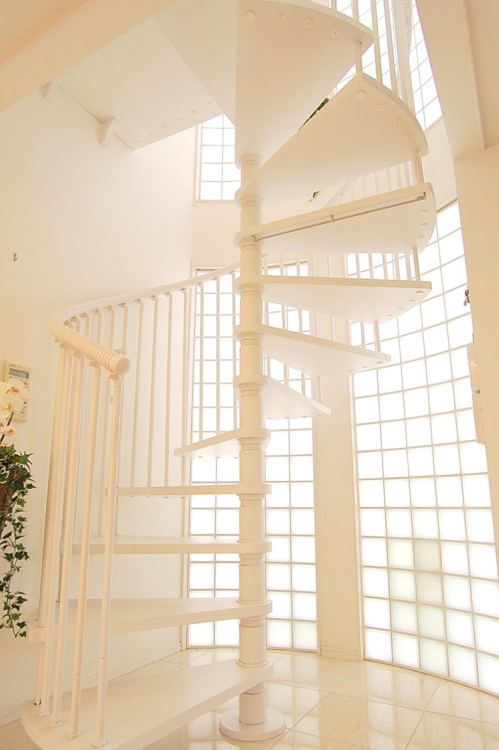 Other introspection. Glass block that is designed to circle us deliver a soft light in the room.