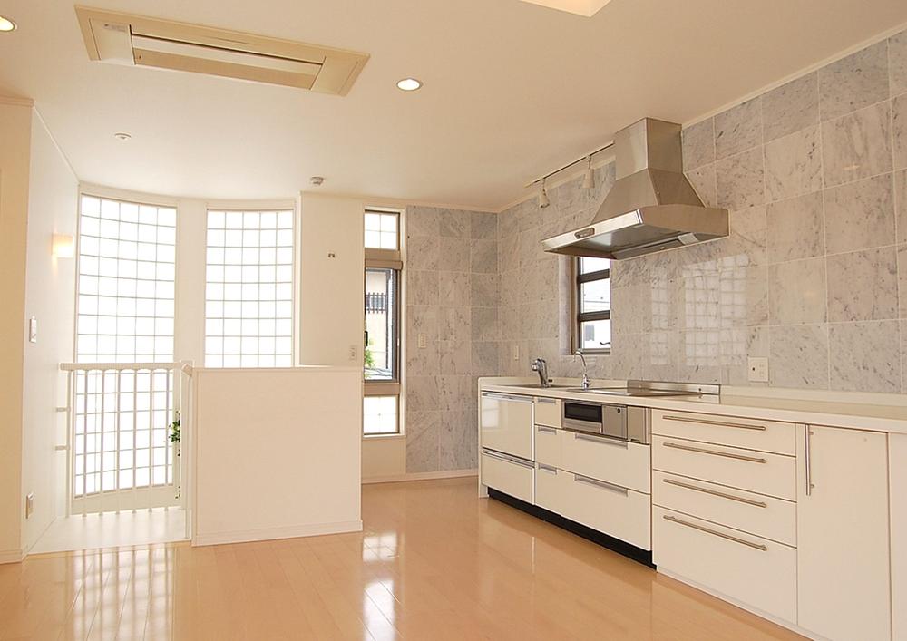 Kitchen. Second floor 18.5 quires Western-style.