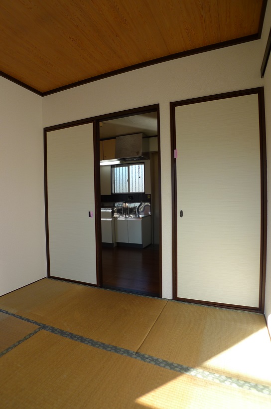 Living and room. 4.5 is the Pledge of Japanese-style room. 