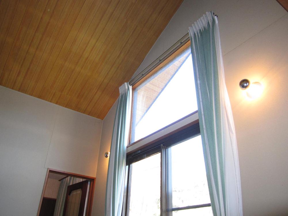 Living. East slope ceiling