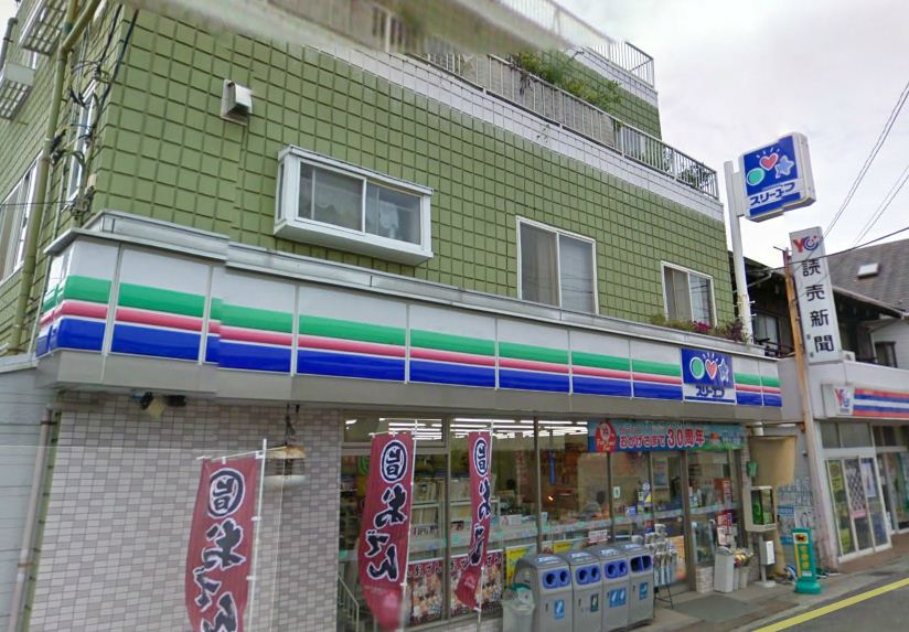 Convenience store. Three F Kamakura Koshigoe Station store up to (convenience store) 890m