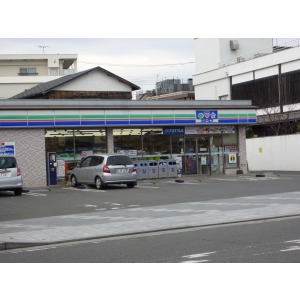 Convenience store. Three F Kamakura Yuigahama store up (convenience store) 226m