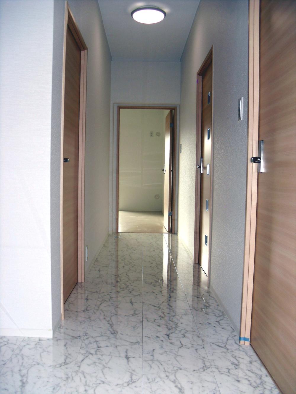 Other introspection. hole ・ Wash room, Use the marble special processing flooring.