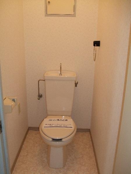 Toilet. Storage rack ・ With towel holder