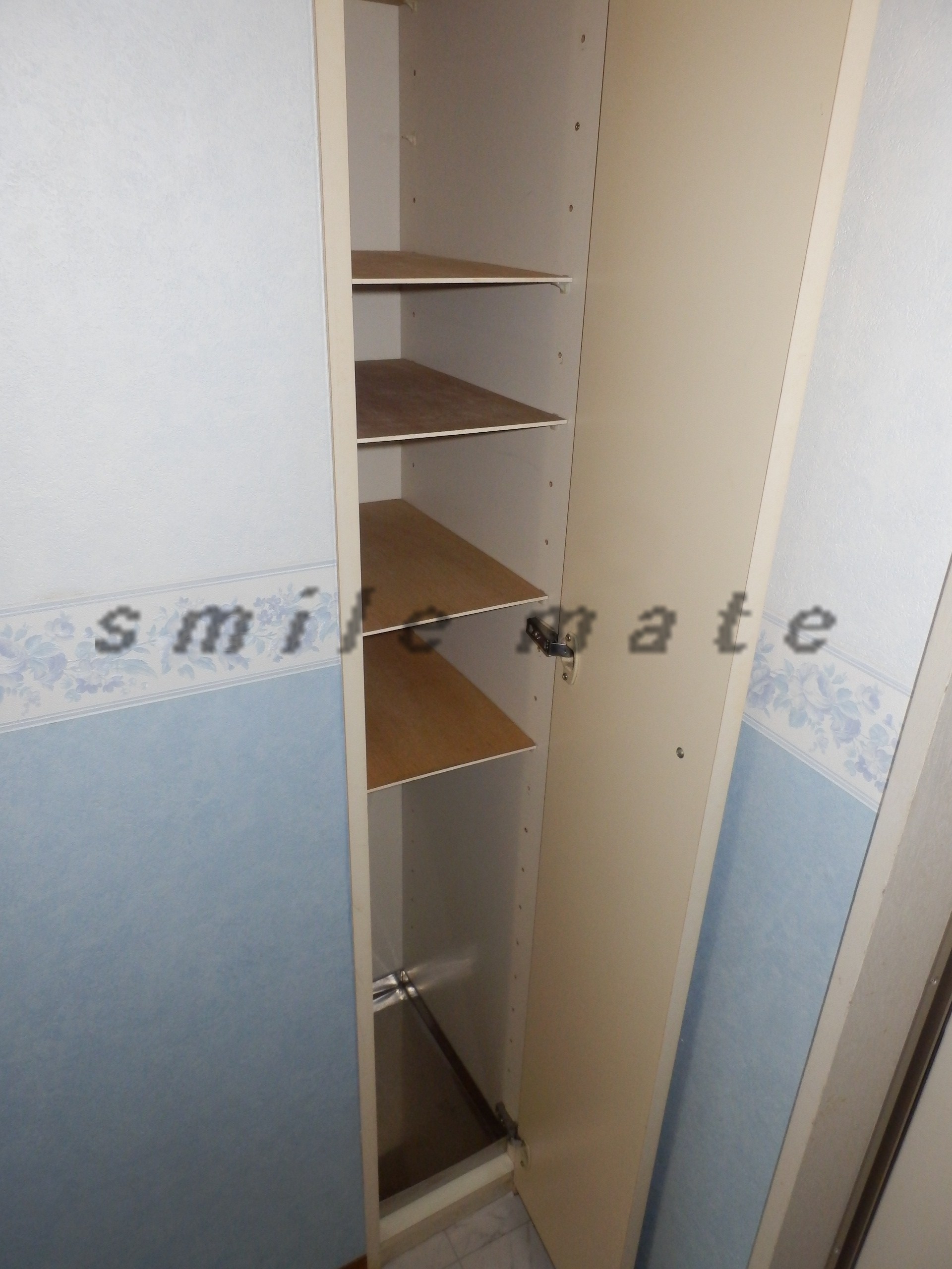 Entrance. It will be a separate room of the reference photograph