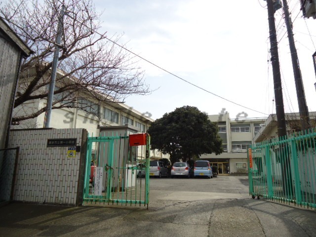 Primary school. 522m to Kamakura Municipal first elementary school (elementary school)