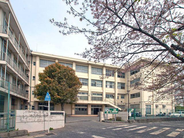 Junior high school. Tamanawa Junior High School: 7 minutes walk (about 490m)