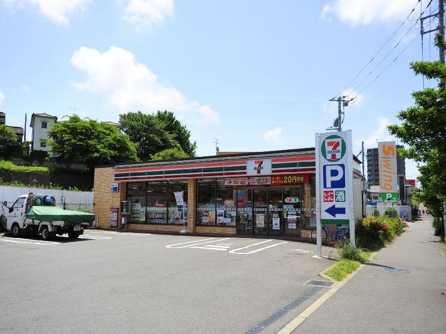 Convenience store. Seven-Eleven Kamakura Shiromawari 700m to Higashiten