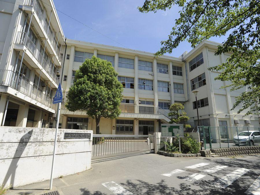 Junior high school. 1680m to Kamakura Municipal Tamanawa junior high school