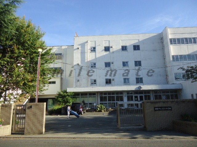 Junior high school. 747m to Kamakura Municipal Fukasawa junior high school (junior high school)
