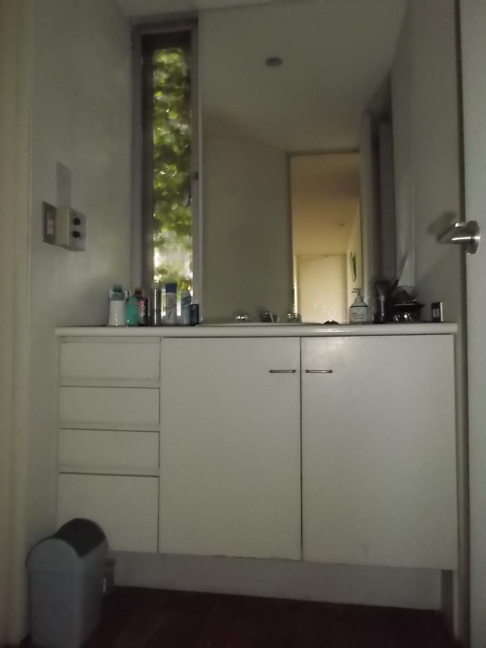Wash basin, toilet. Indoor (10 May 2013) Shooting