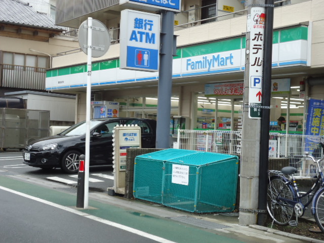 Convenience store. FamilyMart 749m to Kamakura Onari Machiten (convenience store)