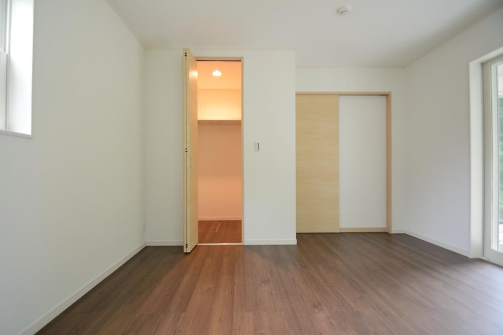 Non-living room. Housed plenty of Western-style. 