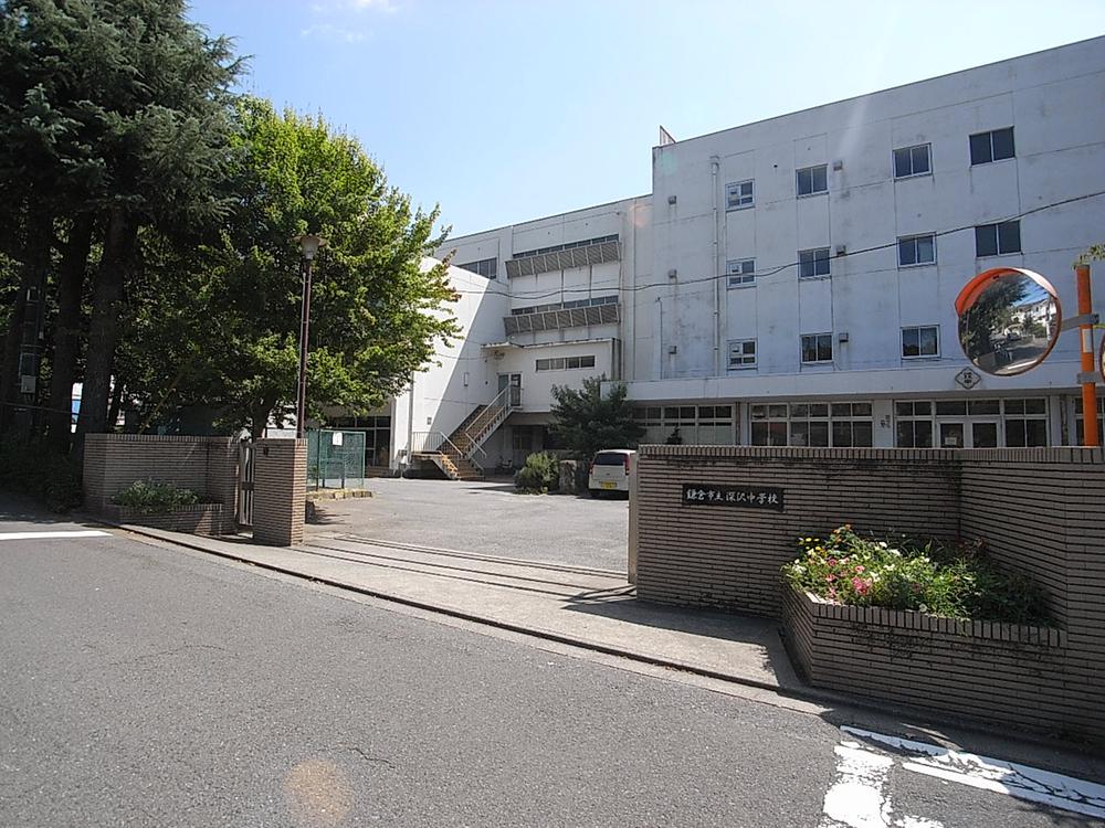 Junior high school. Fukasawa is 800m schoolyard wide school until junior high school.