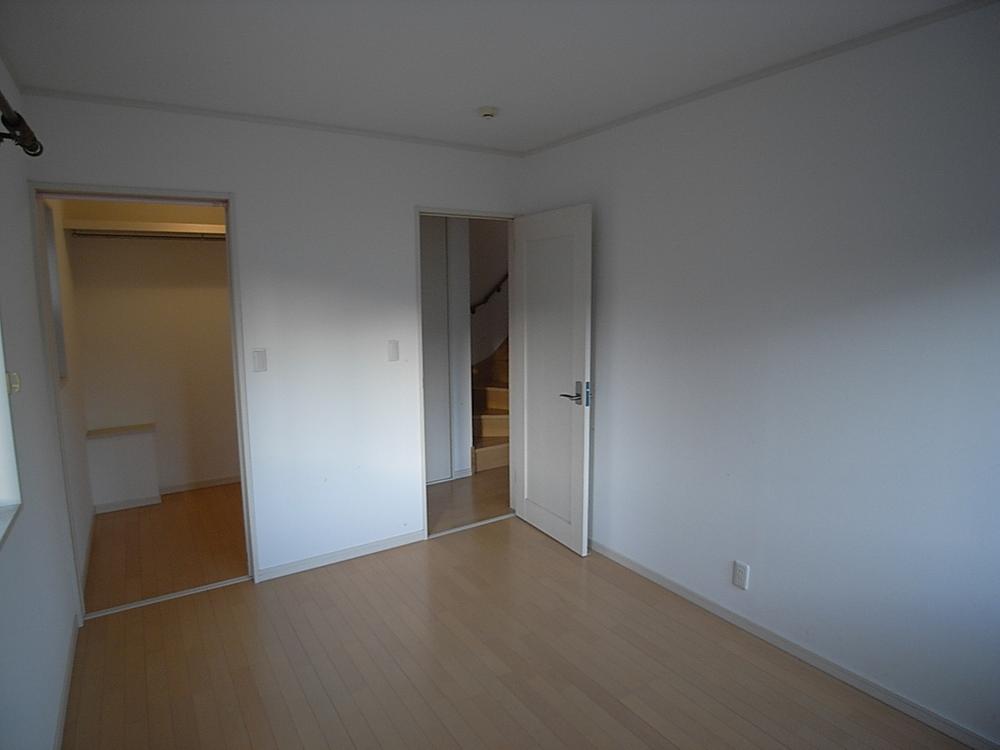 Non-living room. The room is your a very beautiful.